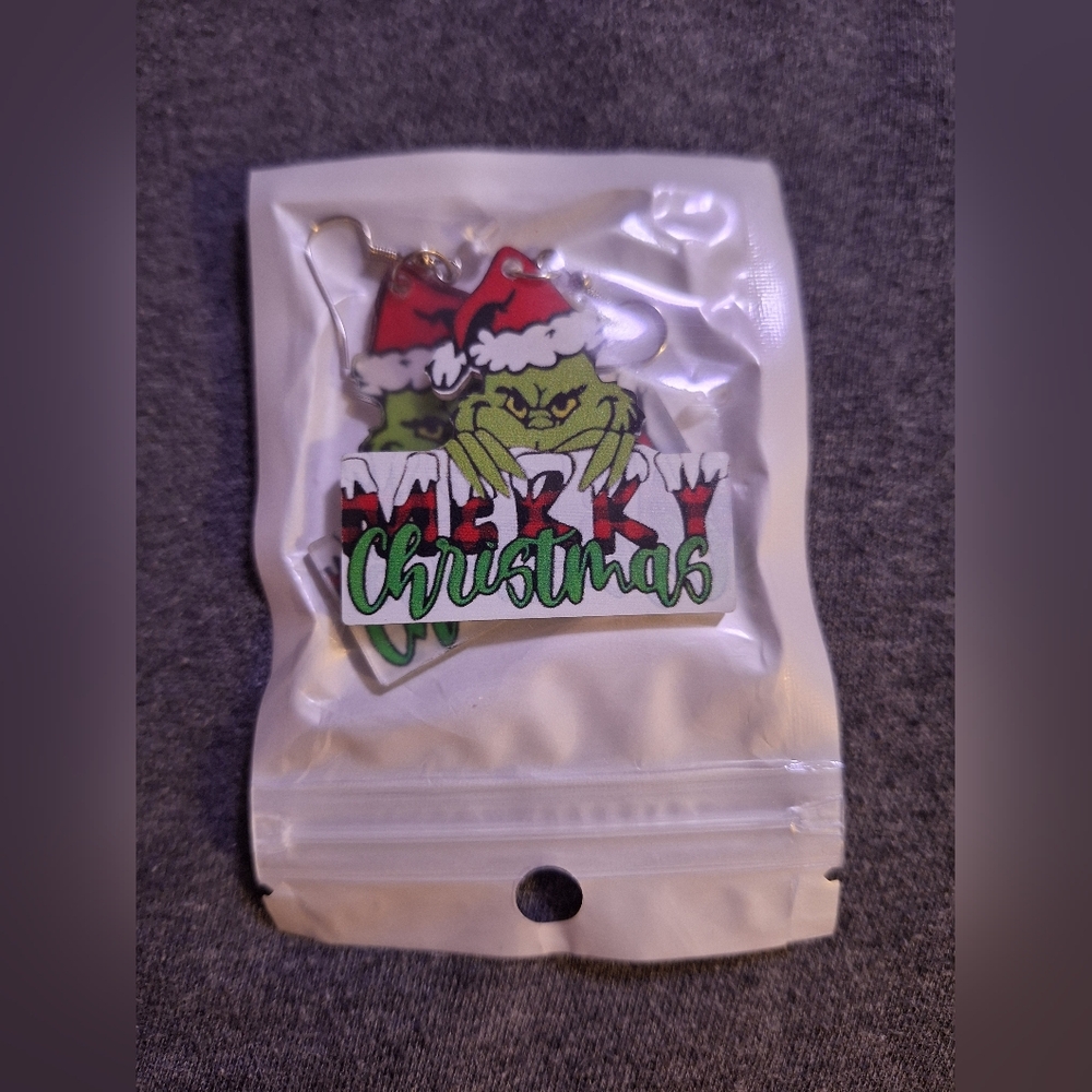 The Grinch, Earrings